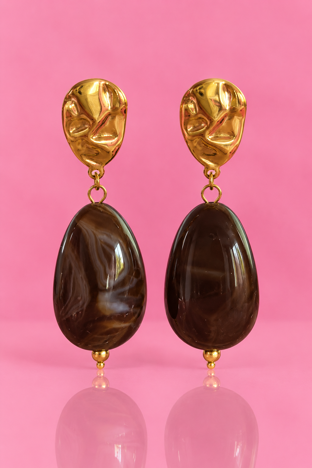 Boucles d'oreilles Jeanne puce dorée froissée et goutte chocolat