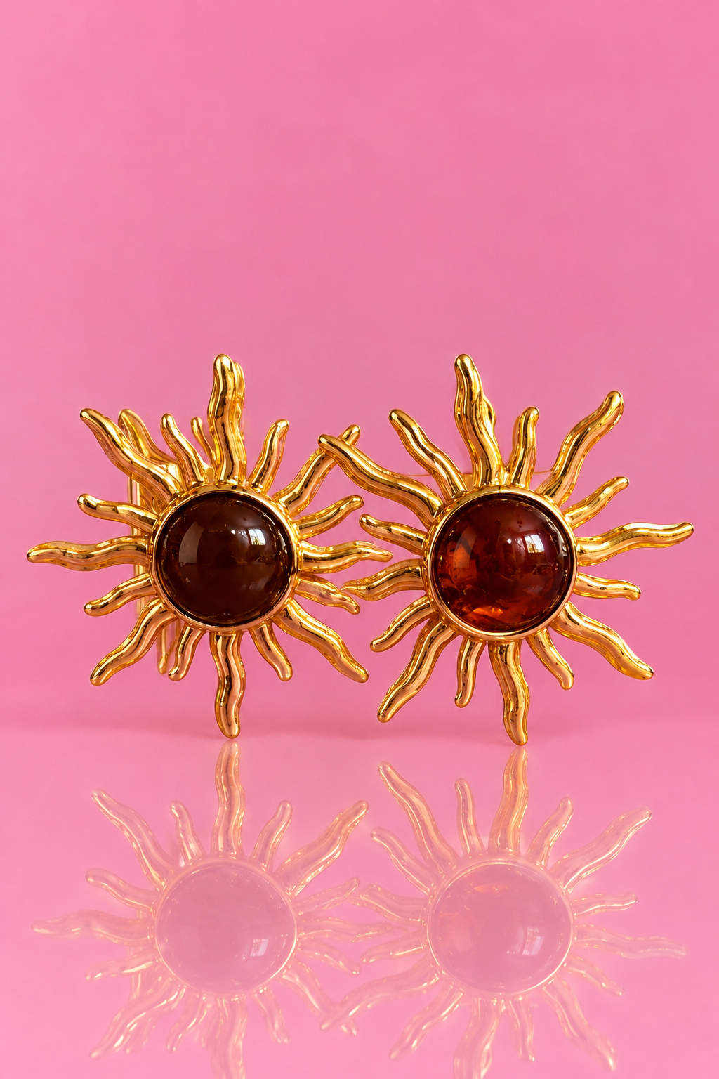 Boucles d'oreilles Solène puces soleil doré et cabochon ambré