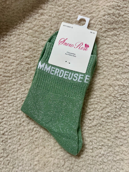Chaussettes originales et brillantes pour femme. Des modèles fun, colorés et pleins de personnalité — le petit accessoire qui fait tout.