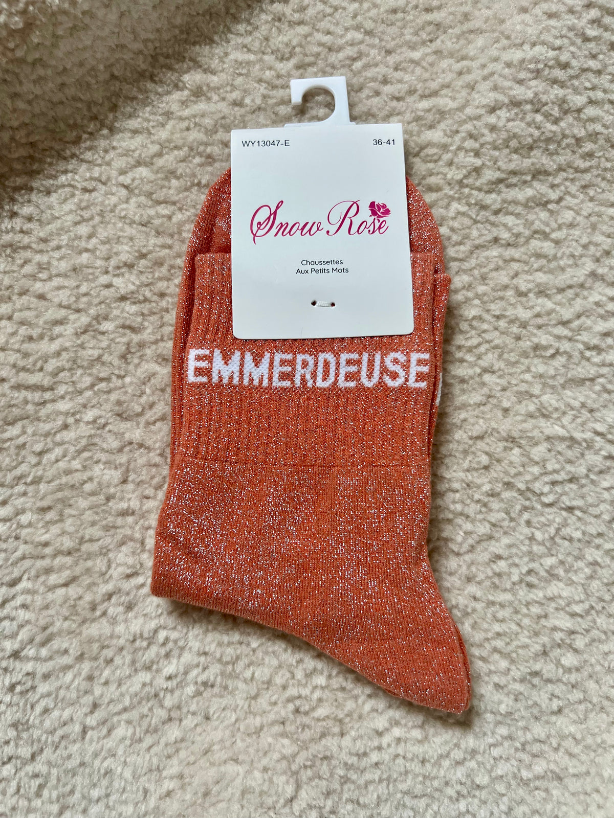 Chaussettes originales et brillantes pour femme. Des modèles fun, colorés et pleins de personnalité — le petit accessoire qui fait tout.