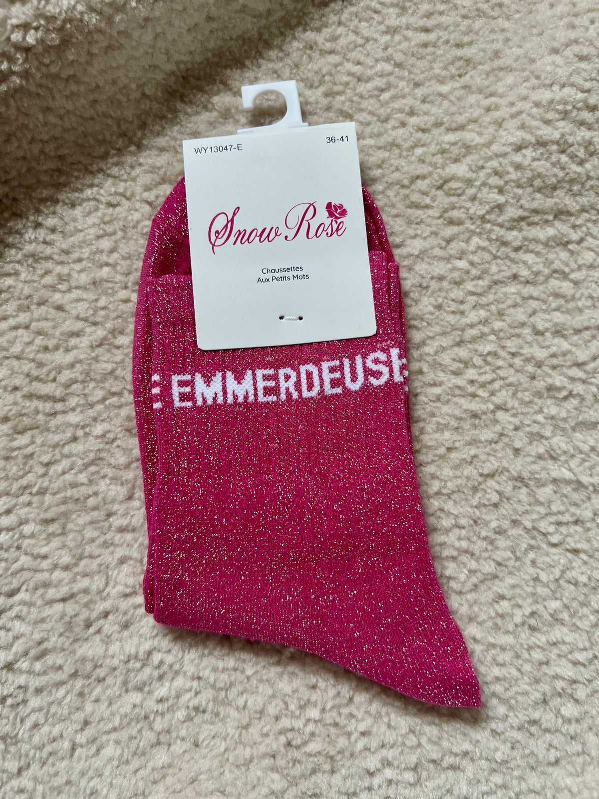 Chaussettes originales et brillantes pour femme. Des modèles fun, colorés et pleins de personnalité — le petit accessoire qui fait tout.