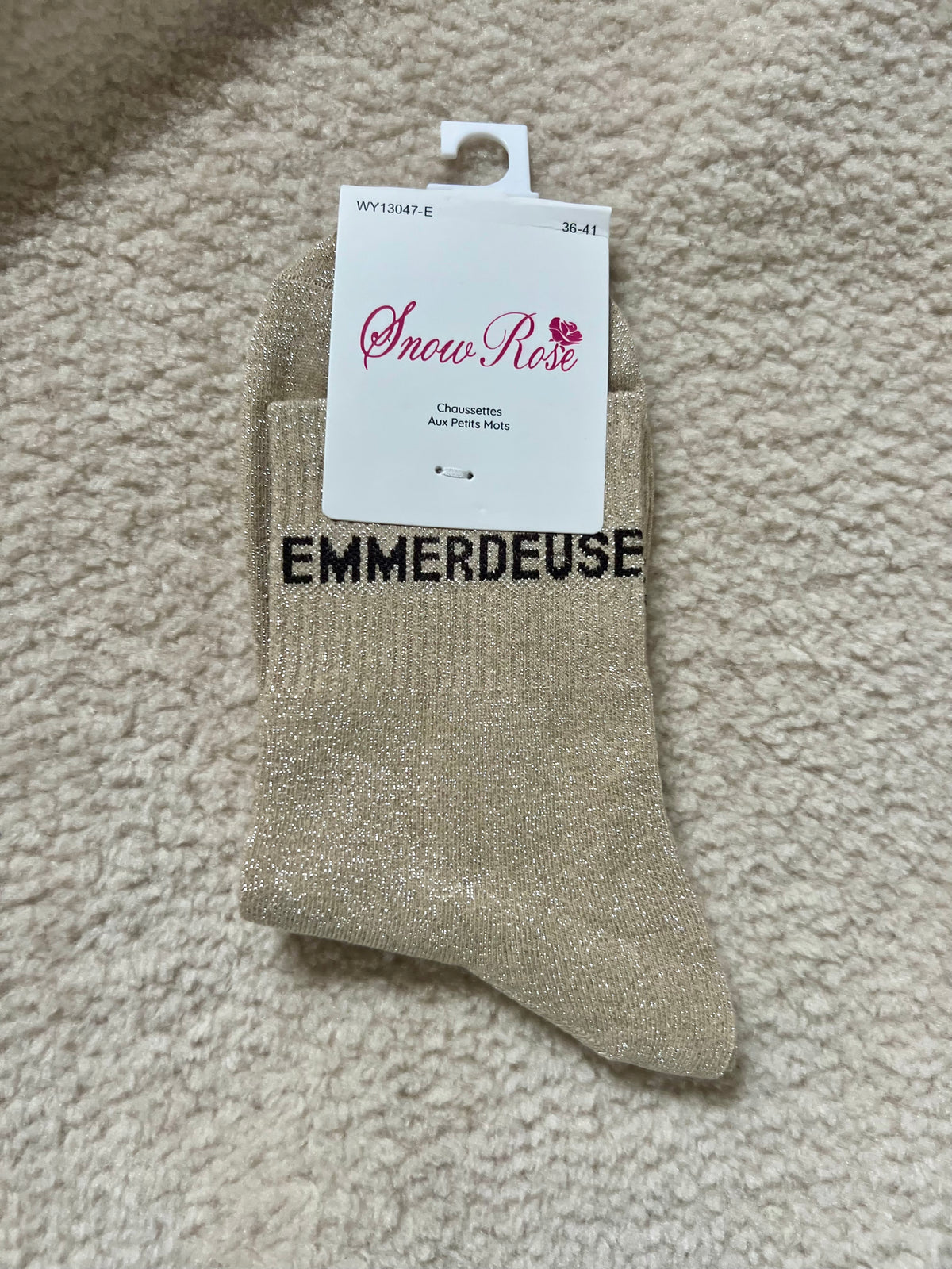 Chaussettes originales et brillantes pour femme. Des modèles fun, colorés et pleins de personnalité — le petit accessoire qui fait tout.