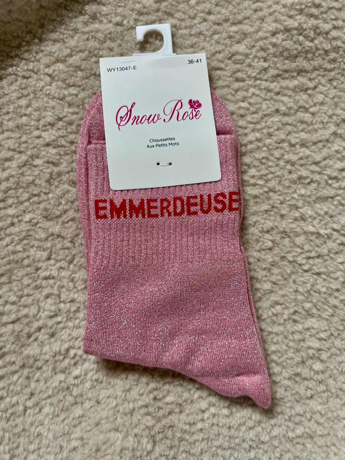 Chaussettes originales et brillantes pour femme. Des modèles fun, colorés et pleins de personnalité — le petit accessoire qui fait tout.