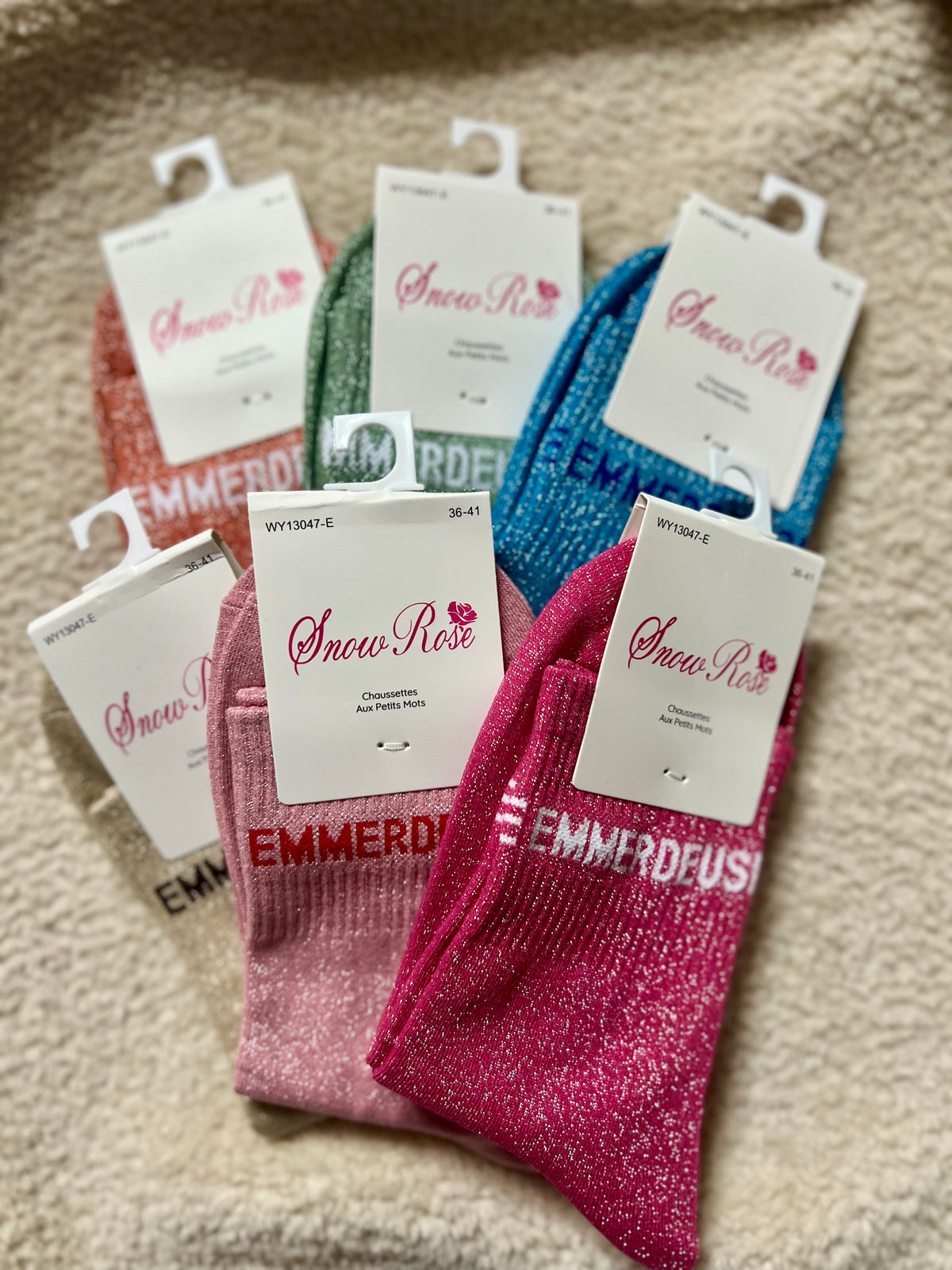 Chaussettes originales et brillantes pour femme. Des modèles fun, colorés et pleins de personnalité — le petit accessoire qui fait tout.