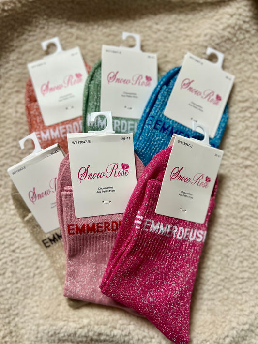 Chaussettes originales et brillantes pour femme. Des modèles fun, colorés et pleins de personnalité — le petit accessoire qui fait tout.